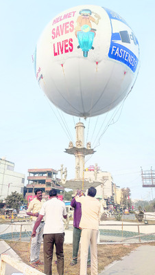 కోడ్‌ కూసింది.. ఫ్లెక్సీ తొలగింది1