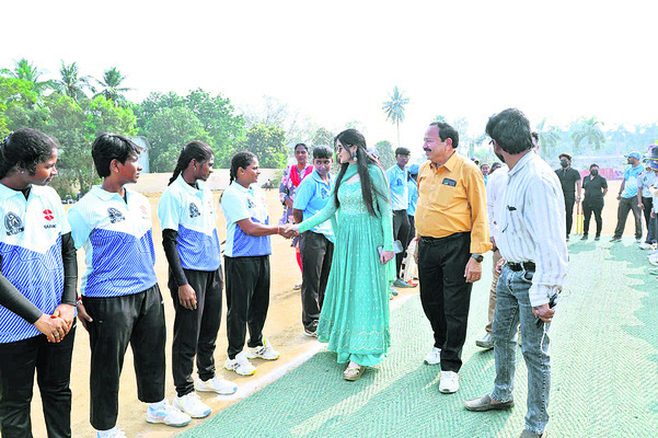 త్వరలో గిరిజన మార్ట్‌ ఏర్పాటు1