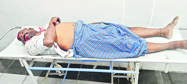 కూతురిని చూసేందుకు వచ్చి.. 1