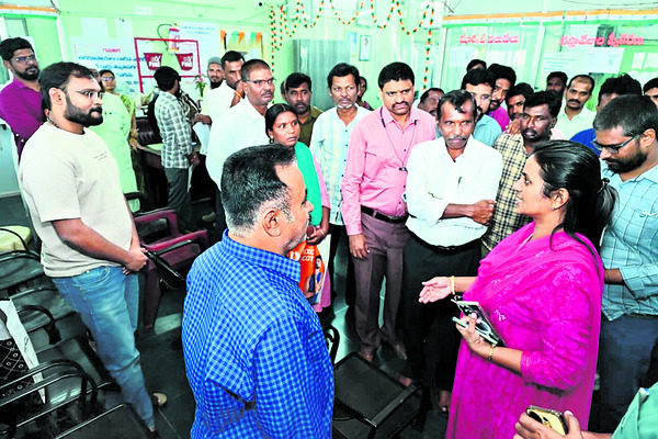 కర్నూలు సబ్‌ రిజిస్ట్రార్‌  కార్యాలయం తనిఖీ 1