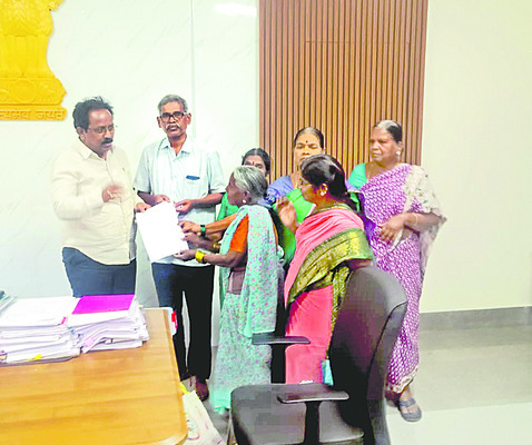 రిటైర్మెంట్‌ బెనిఫిట్స్‌  ఇప్పించండి
1