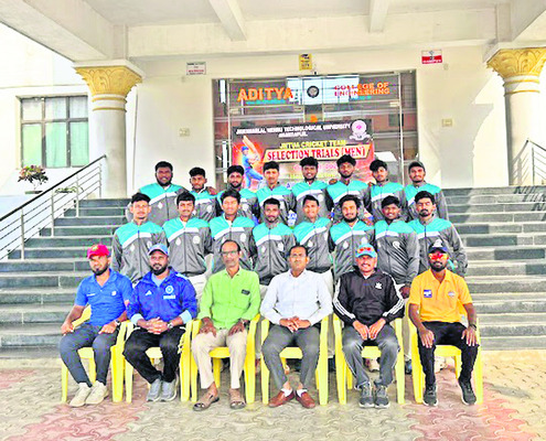 ద్విచక్ర వాహనదారుడికి గాయాలు  2