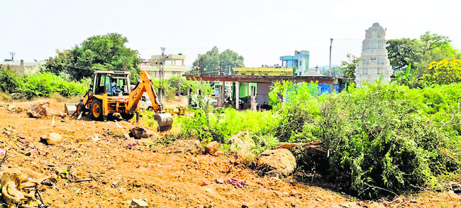 ద్విచక్ర వాహనదారుడికి గాయాలు  1