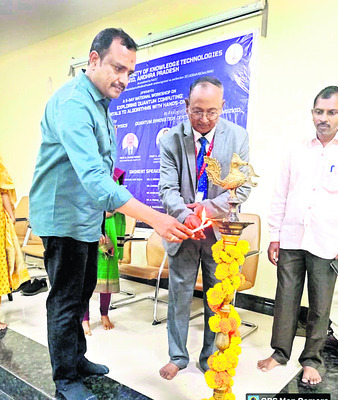 మీటర్‌ రీడర్లకుఉద్యోగ భద్రత కల్పించాలి 
1