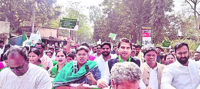 ప్రభుత్వ వైఫల్యాలపై యువ బీజేడీ ఆందోళన 1