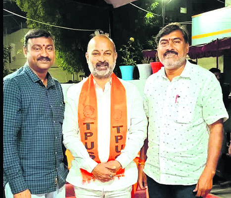 ప్రతిభచూపిన ఎడ్లబండి 
4