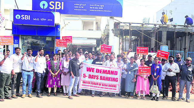 ప్రతిభచూపిన ఎడ్లబండి 
3