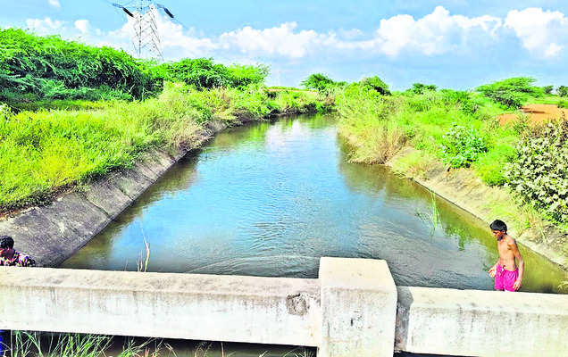 కృష్ణమ్మ పరవళ్లు.. వెలిగల్లుకు జలకళ 2