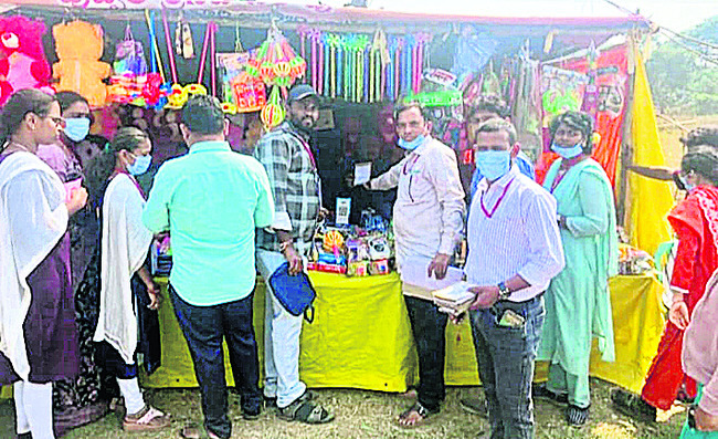 సచివాలయ ఉద్యోగులకు.. 1