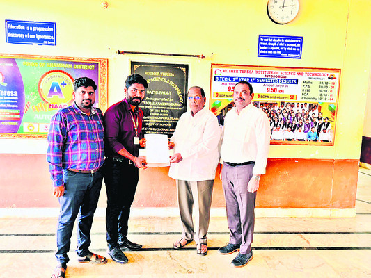 మిస్ట్‌ అధ్యాపకుడికి డాక్టరేట్‌
1