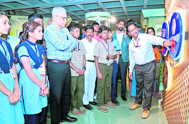 సైన్స్‌ సెంటర్‌లో  బయోమిమిక్రీ గ్యాలరీ 2