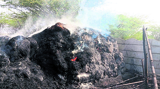 ట్రాన్స్‌ఫార్మర్ల కోసం రైతుల ఆందోళన 1