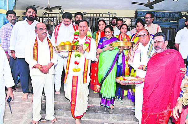 దుర్గమ్మ సేవలో ఎంపీ శివనాథ్‌ 2