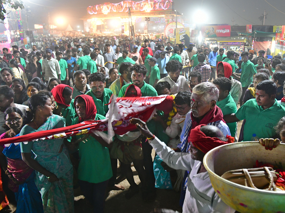 Sammakka Sarakka Medaram Maha Jatara 2026 HD Photos19