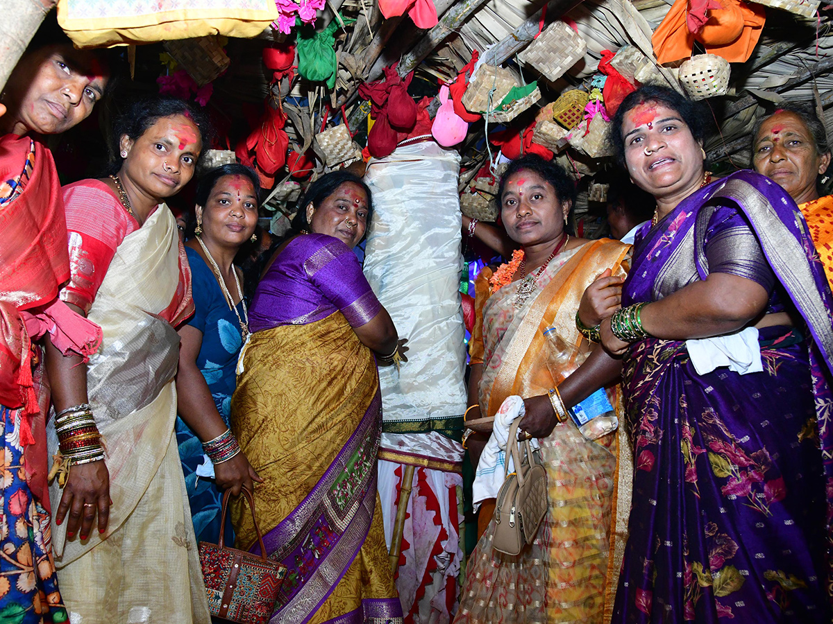 మేడారం మహాజాతర పండుగ ప్రారంభం (ఫొటోలు) | Sammakka Sarakka Medaram Maha ...