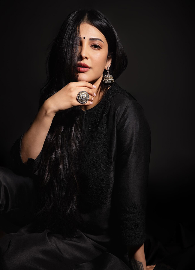 Tollywood Actress Shruti Haasan Birthday Special Photos15