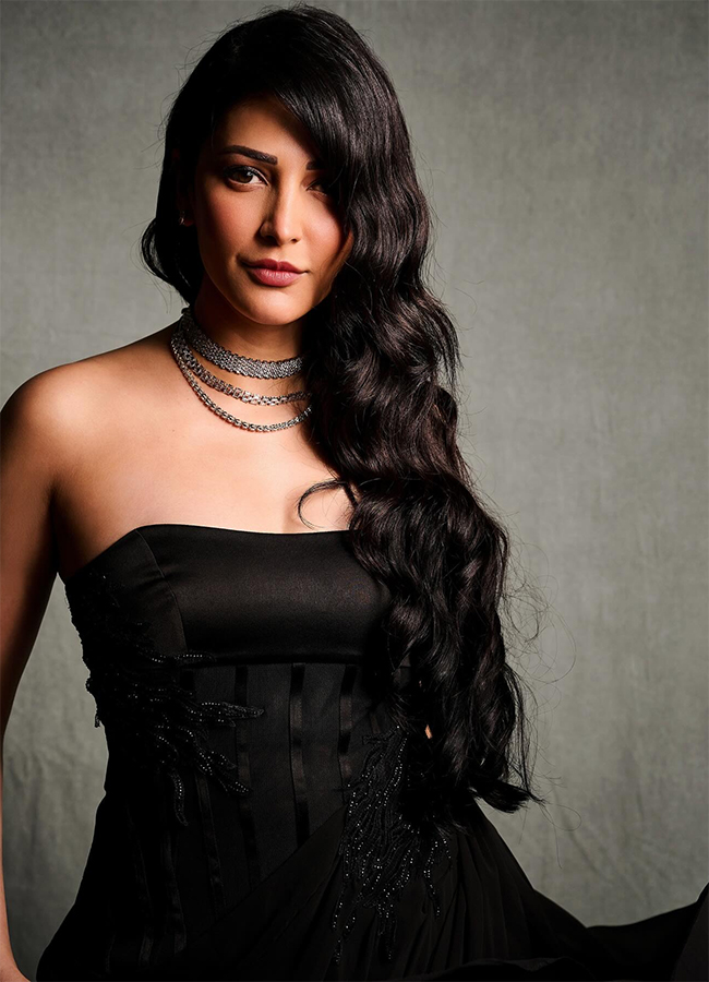 Tollywood Actress Shruti Haasan Birthday Special Photos16