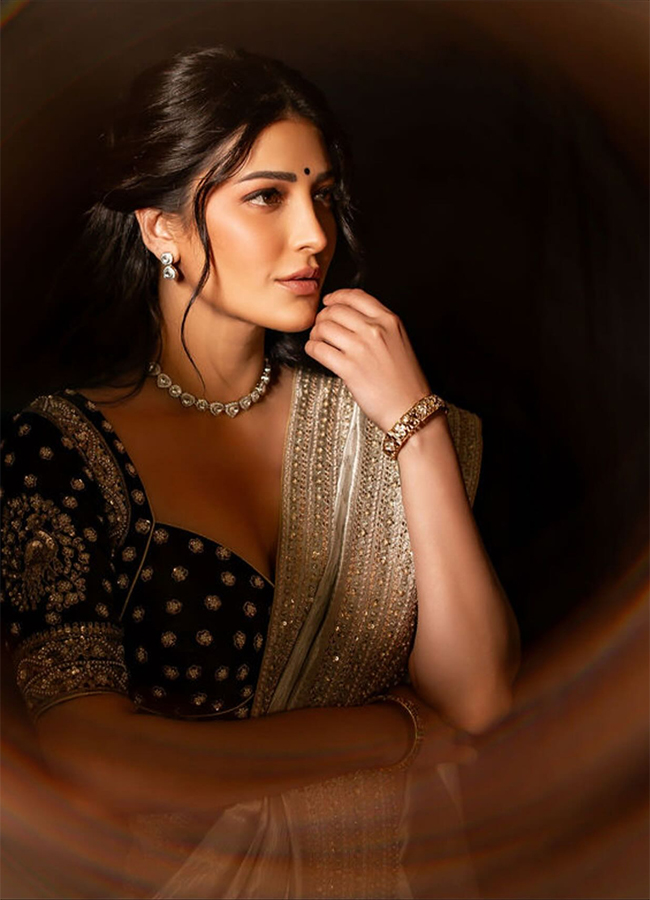 Tollywood Actress Shruti Haasan Birthday Special Photos5