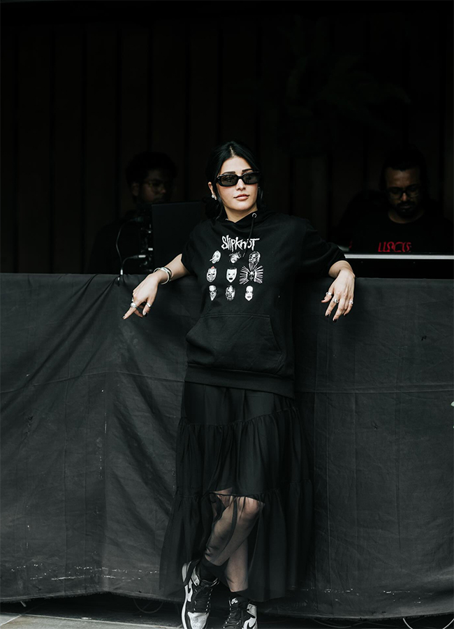 Tollywood Actress Shruti Haasan Birthday Special Photos9