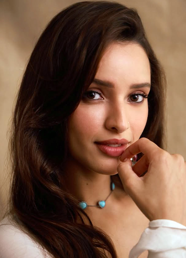 Animal movie Beauty Tripti Dimri looking full of glamour... Photos2