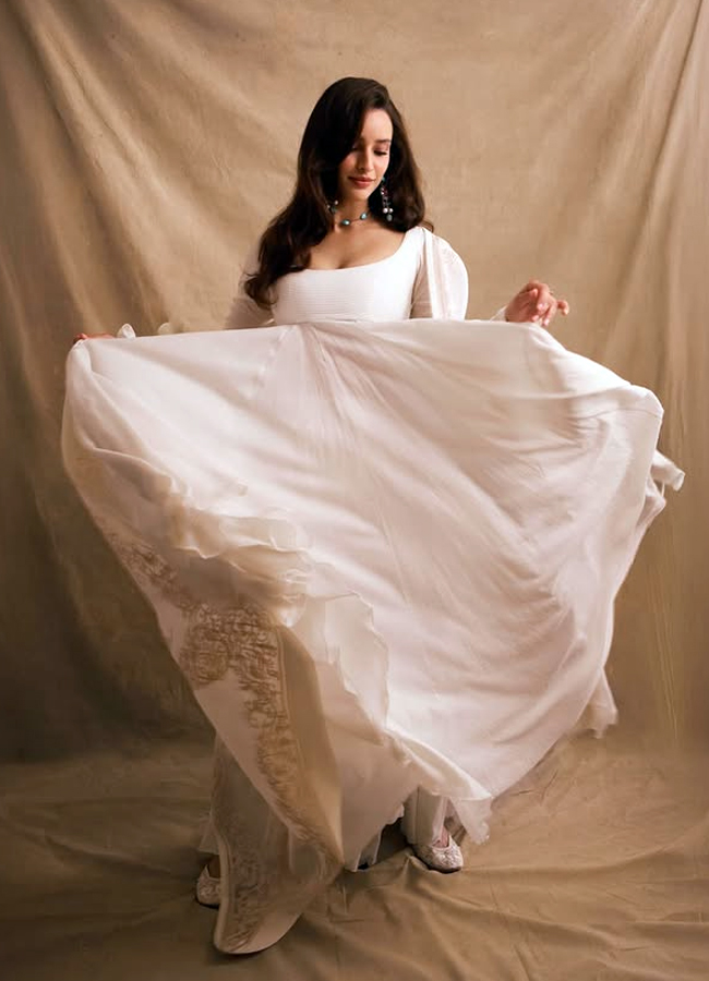 Animal movie Beauty Tripti Dimri looking full of glamour... Photos3