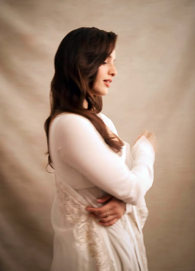 Animal movie Beauty Tripti Dimri looking full of glamour... Photos5