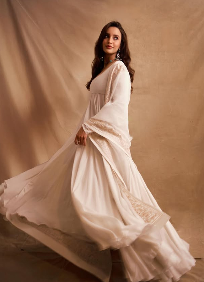 Animal movie Beauty Tripti Dimri looking full of glamour... Photos9