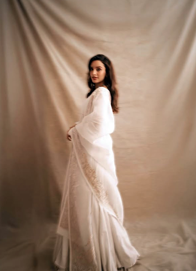 Animal movie Beauty Tripti Dimri looking full of glamour... Photos10