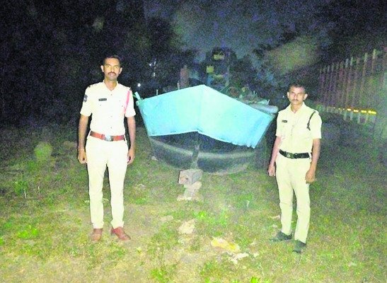 పెన్‌గంగ తీరంలో అధికారుల తనిఖీలు1