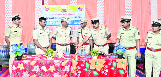 ప్రజలతో పోలీసులు  జనస్నేహిగా మెలగాలి 3