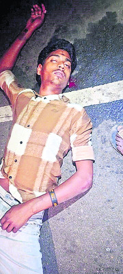 వేర్వేరు ప్రమాదాల్లో ఇద్దరు మృతి 2