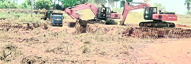 అనుమతి గోరంత.. తవ్వేది కొండంత 1