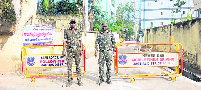 నామినేషన్‌ కేంద్రాల వద్ద బందోబస్తు1