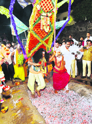 చెర్వుగట్టులో అగ్నిగుండాలు1