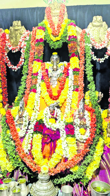 గరుడ వాహనంపై శోభనాచలుడు 1