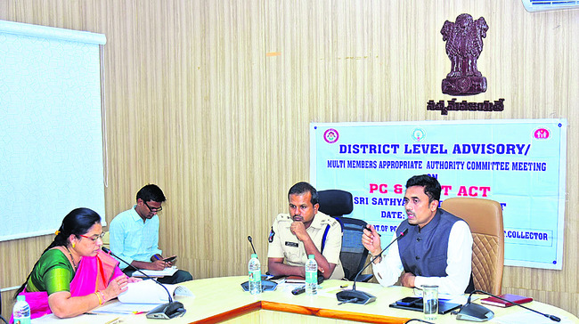 లింగనిర్ధారణ చేస్తే  కఠిన చర్యలు : కలెక్టర్‌1