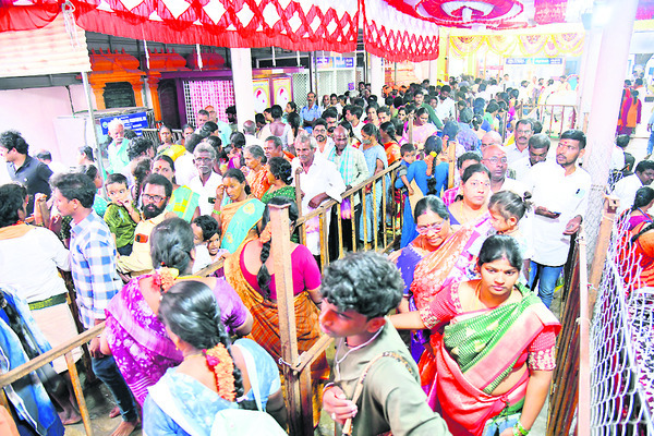 ● వైభవంగా అంతర్వేది నరసన్న కల్యాణం ● జనసంద్రమైన ఆలయ ప్ర3