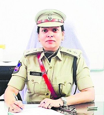 తుపాకులు డిపాజిట్‌ చేయాలి: సీపీ రష్మీ 3