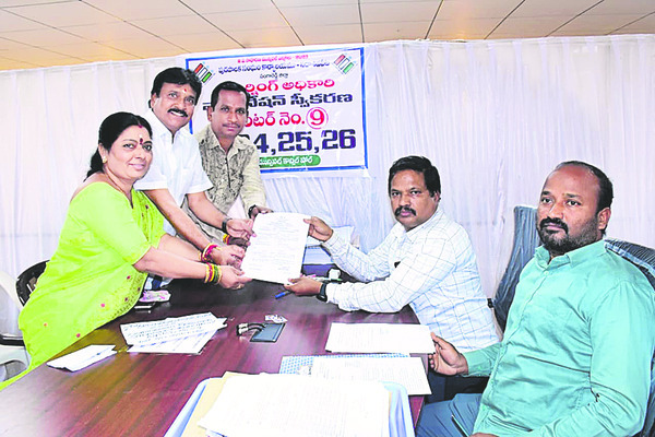 తొలి రోజు 99 నామినేషన్లు3