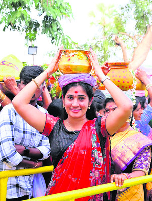 గద్దె పైకి సారలమ్మ3