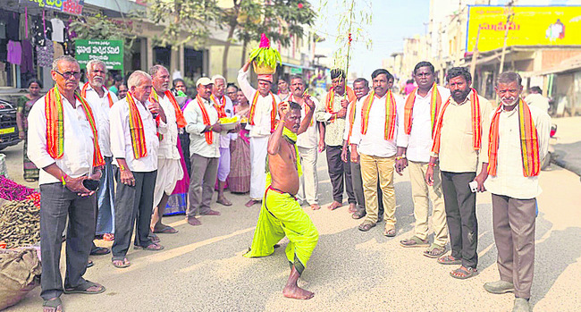 గద్దెలకు చేరిన సారలమ్మ2