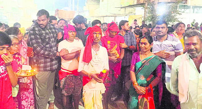 గద్దెలకు చేరిన సారలమ్మ1