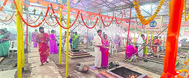 కొనసాగుతున్న  అతిరుద్ర హోమాలు 1