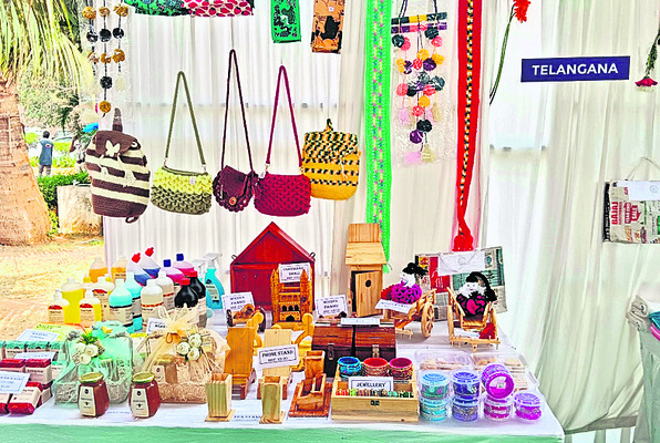 ఆకట్టుకున్న జైళ్లశాఖ ఉత్పత్తుల స్టాళ్లు 2