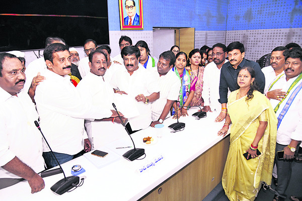 సభను గౌరవించండి.. భూకబ్జాలకు వత్తాసుగా మార్చకండి 1