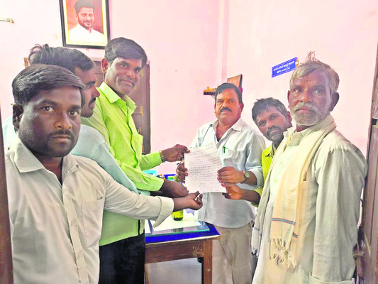 ‘ఇస్రో’ యాత్రకు విద్యార్థినులు 2