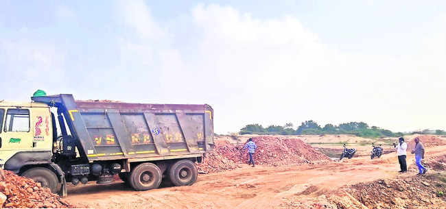 సూరాయపాళెంలో రేయింబవళ్లూ దోపిడీ 2