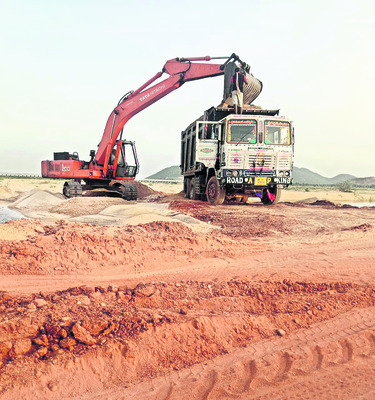 సూరాయపాళెంలో రేయింబవళ్లూ దోపిడీ 5