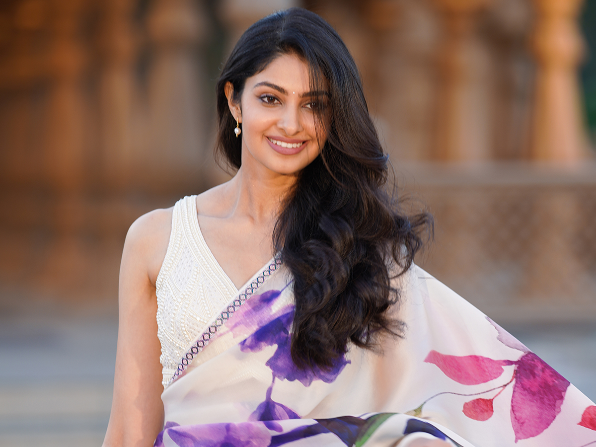 Actress Manasa Varanasi HD Latest Photos10