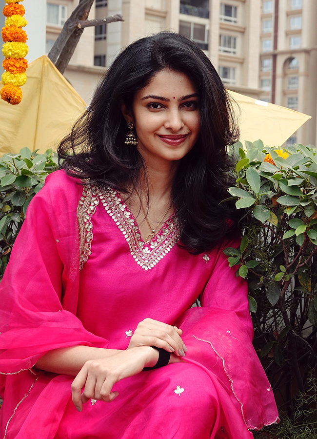 Actress Manasa Varanasi HD Latest Photos15